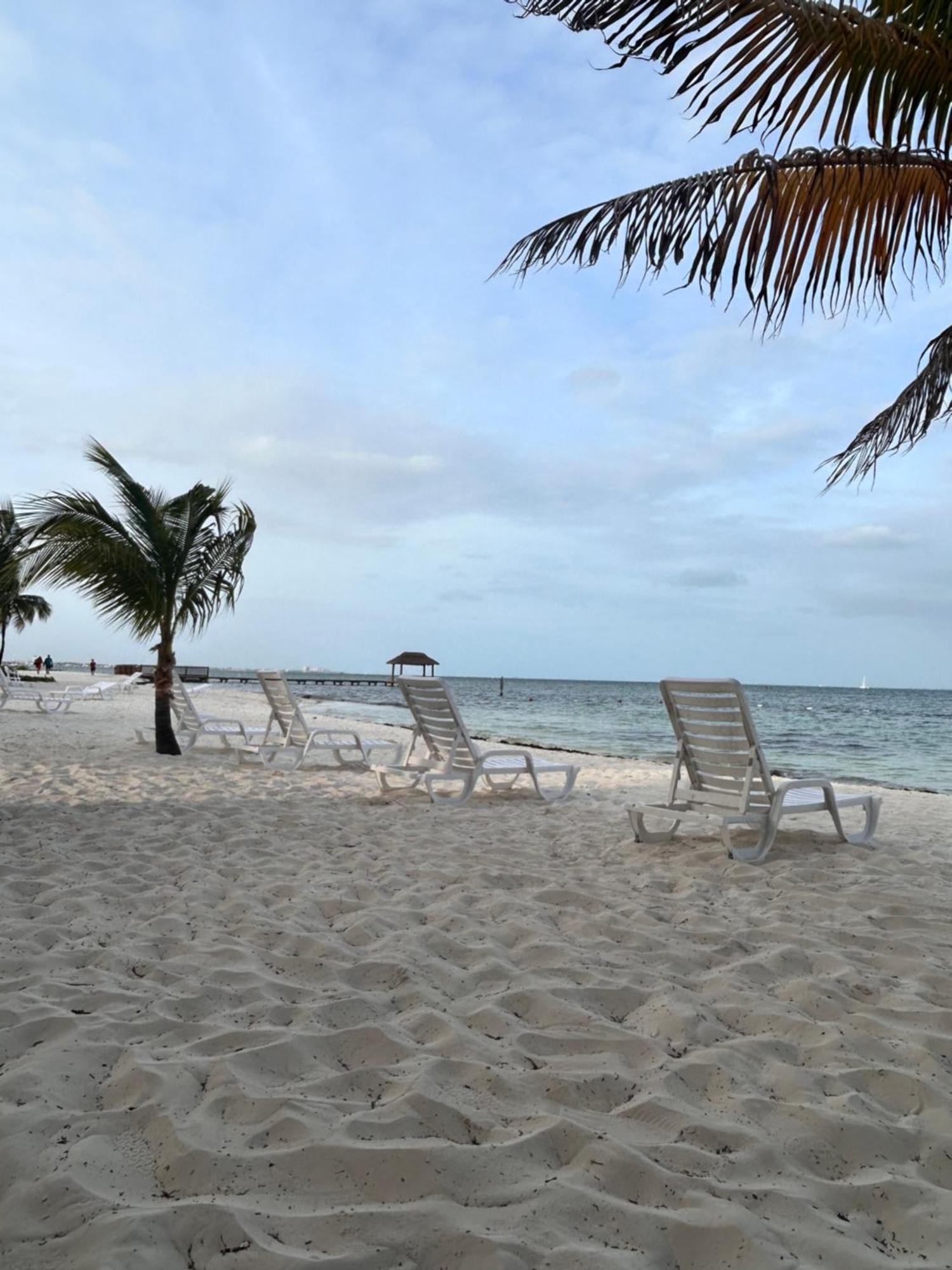 Front Beach Private Room With Shared Bathroom Канкун Екстер'єр фото