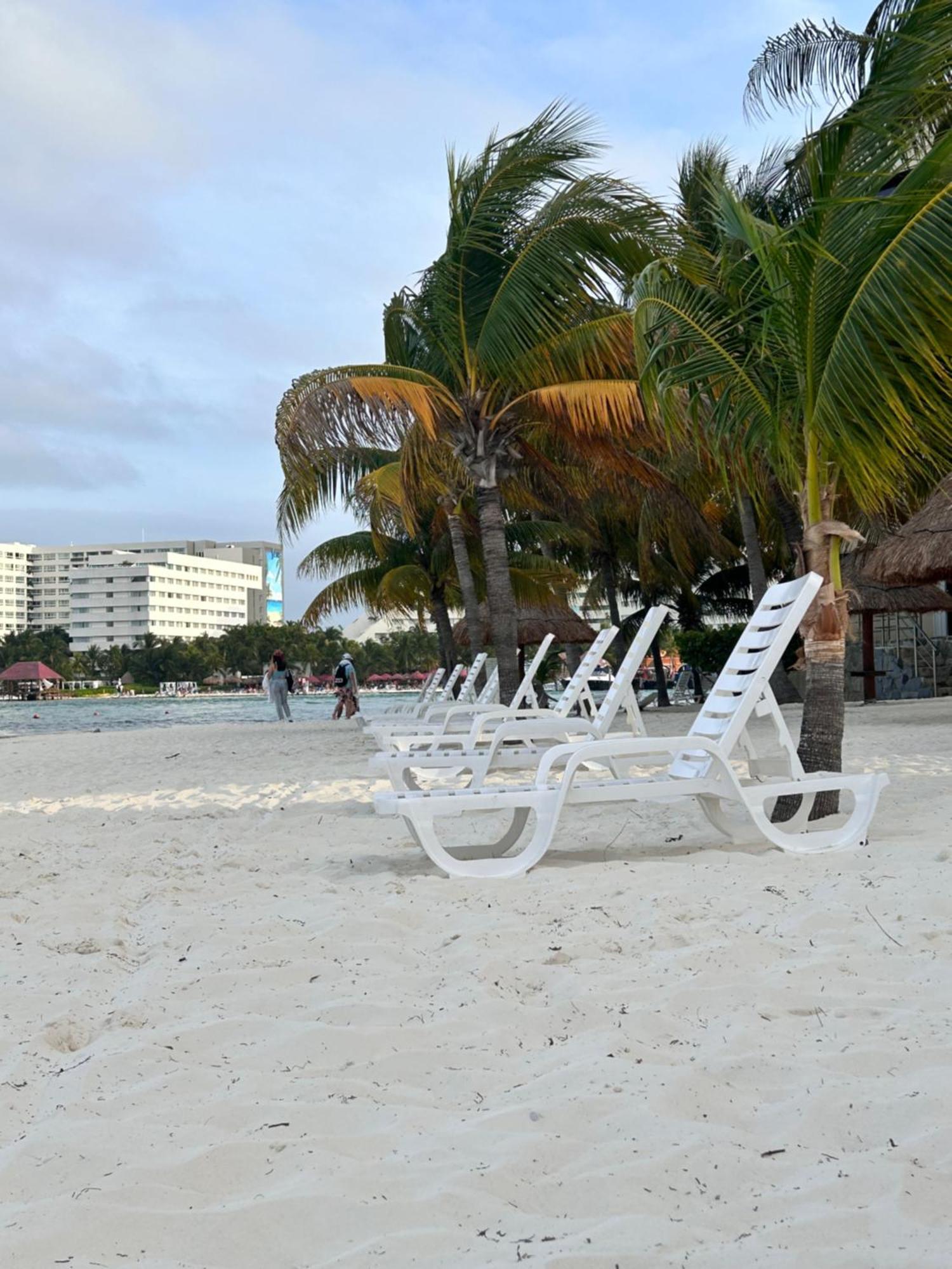 Front Beach Private Room With Shared Bathroom Канкун Екстер'єр фото
