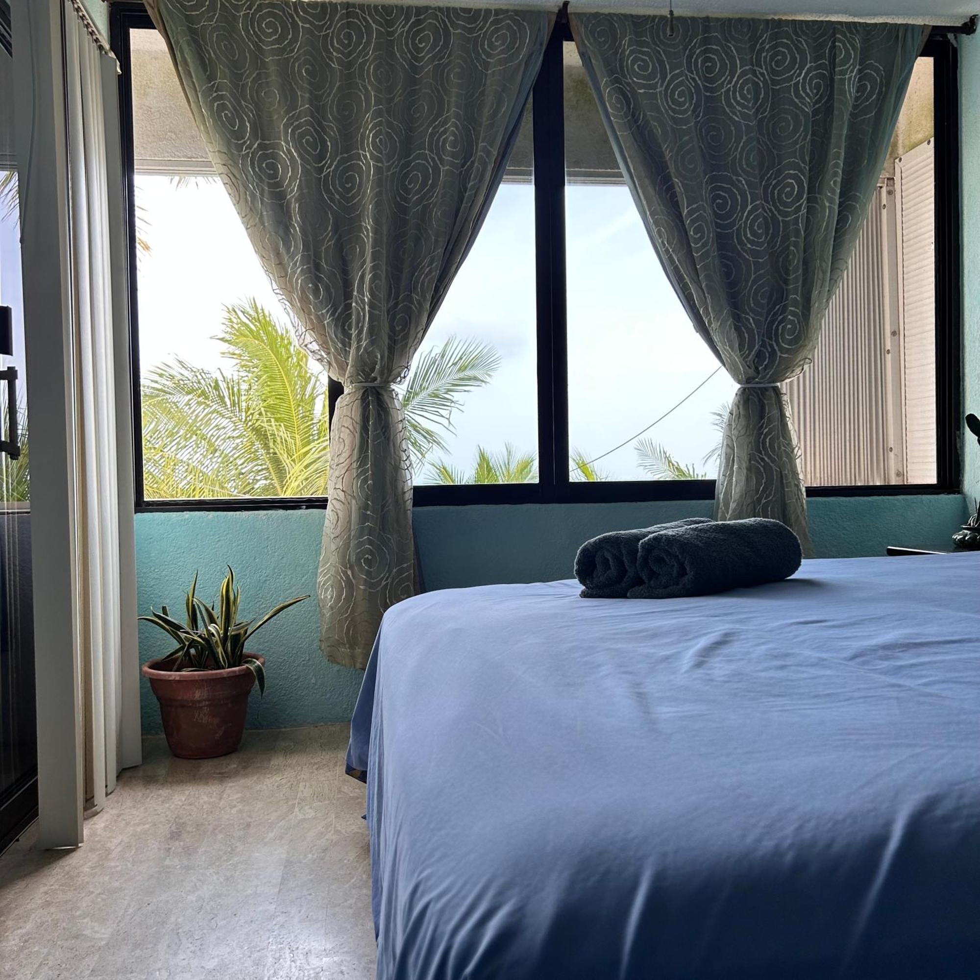 Front Beach Private Room With Shared Bathroom Канкун Екстер'єр фото