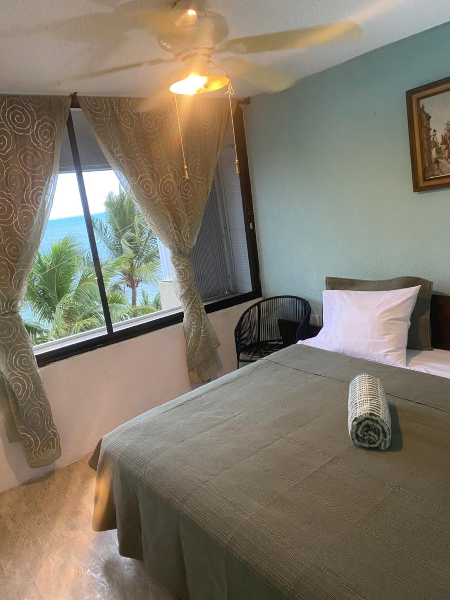 Front Beach Private Room With Shared Bathroom Канкун Екстер'єр фото