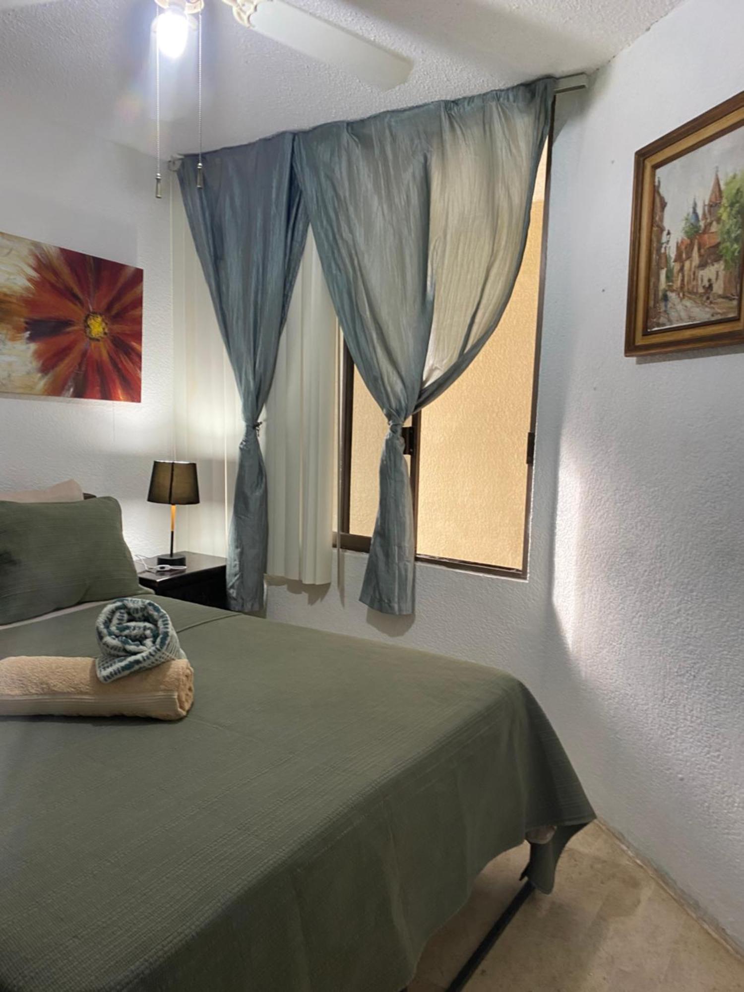 Front Beach Private Room With Shared Bathroom Канкун Екстер'єр фото