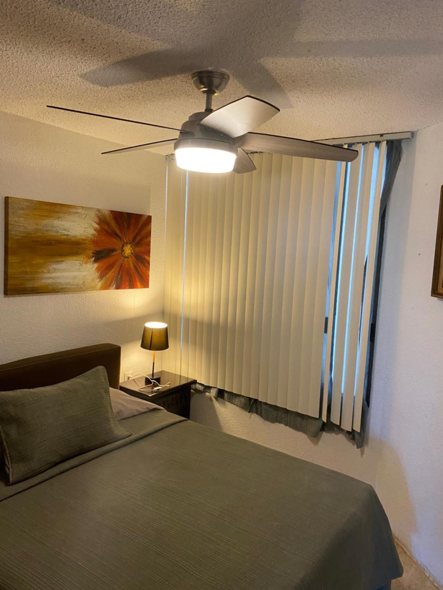 Front Beach Private Room With Shared Bathroom Канкун Екстер'єр фото